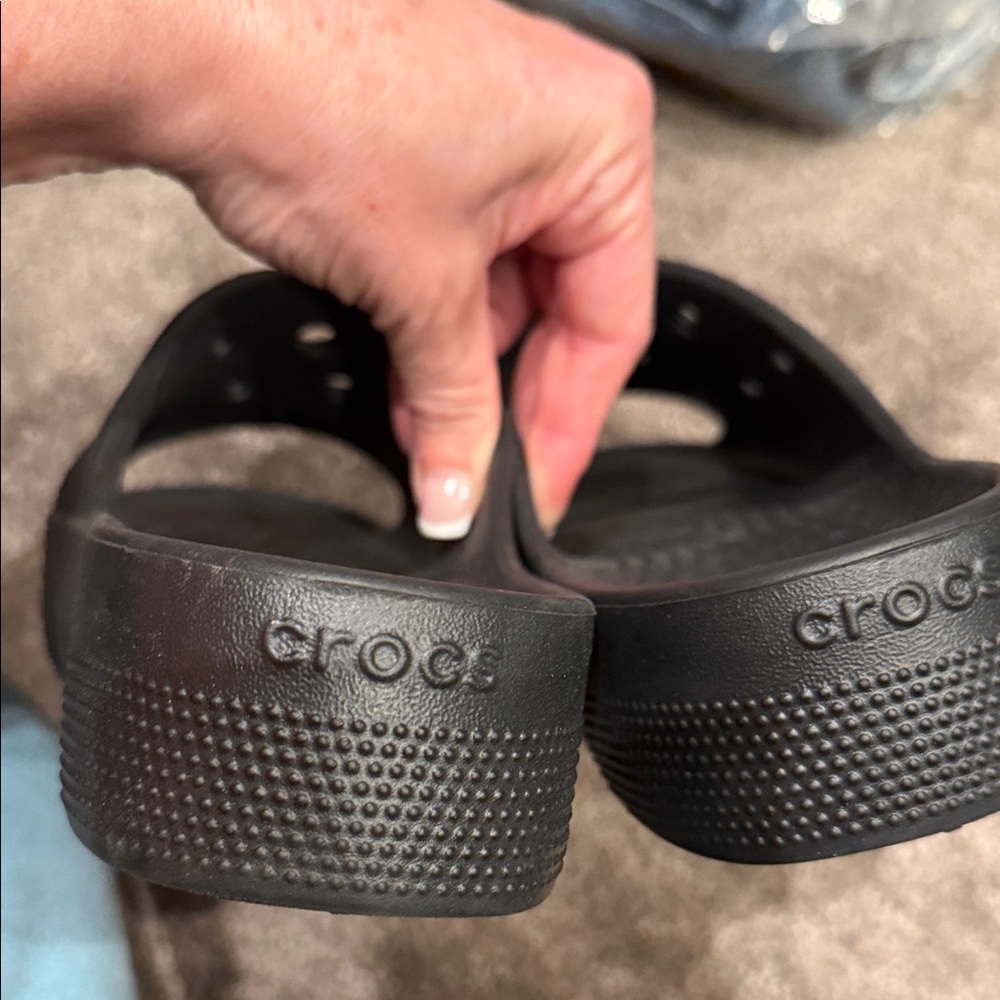 CROCS Classic Black Slide Sandals - Picture 4 of 7